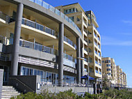 Glenelg Pier Hotel - Cafe Blu food