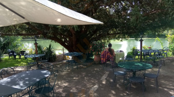 Auberge Du Port Des Roches outside