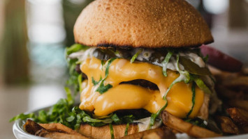 La Belle Et La Boeuf Repentigny food