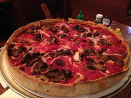 Lefty's Chicago Pizzeria food