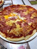 Pizzeria Sauveur food