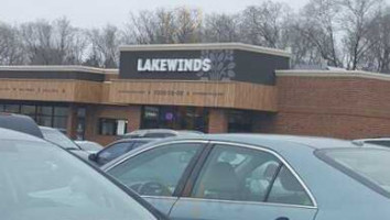 Lakewinds Natural Foods outside