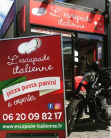 L'Escapade Italienne outside