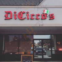 Dicicco's Italian outside