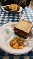 Gators Bbq food