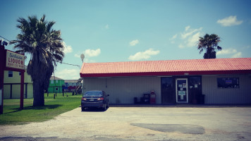 Surfside Liquor outside