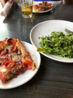 Mandolino's Artisan Pizza food