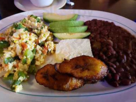 Monicas Salvadorean food