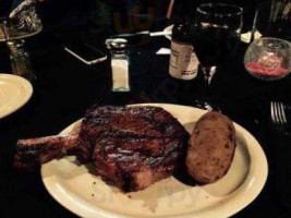 Rube's Steakhouse Lounge food