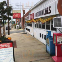 Hillsville Diner outside