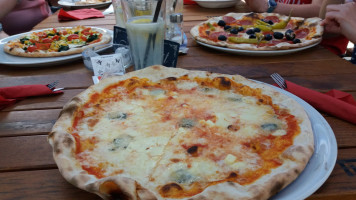 Pizza La Maria food