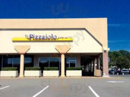 Pizzaiolo outside