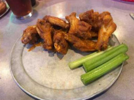 Pluckers Wing food