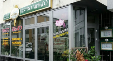 Vinato Asia Bistro outside