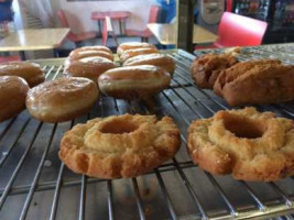 Lee's Donuts food