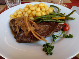 Le Clos Des Vignes food