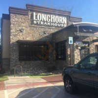 Longhorn Steakhouse outside