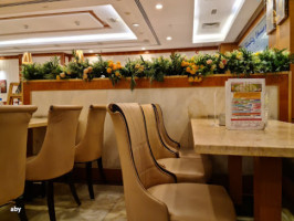 Saravanaa Bhavan inside