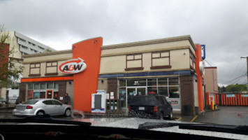 A & W Victoria Crescent outside