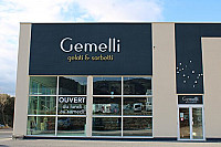 Gemelli outside