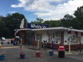 Weir's Ice Cream outside