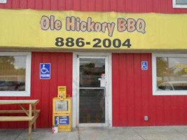 Ole Hickory -b-q outside