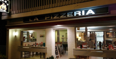 La Pizzeria food