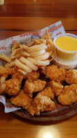 Hooters Melrose Park food