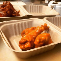 Hot Mama's Wings food