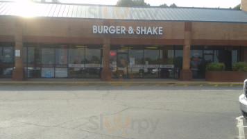 Burger Shake #8 outside