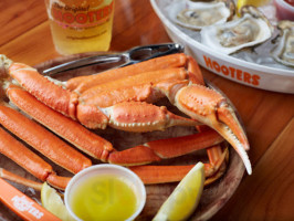 Hooters Melrose Park food