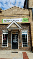 Everyting Natural Juice Eatery outside