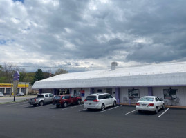 Kline's Dairy Staunton outside