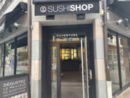 Sushi Shop outside