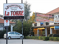 Pizzeria La Torre outside