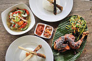 Warung Kita Dewi Sri food