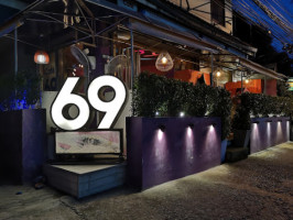 คาเฟ่ 69 outside