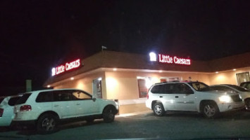 Little Caesars Pizza outside