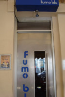 Fumo Blu outside