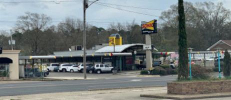 Sonic Drive-in outside