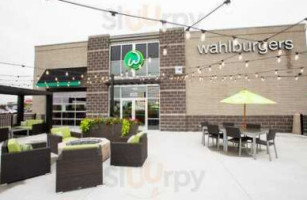 Wahlburgers inside