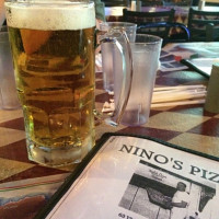 Nino's Pizza food