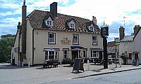 The Golden Fleece outside