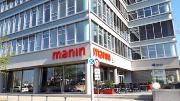 Manin Saarbrücken outside