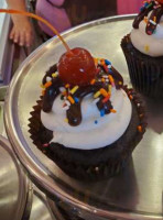 Smallcakes Kingwood food