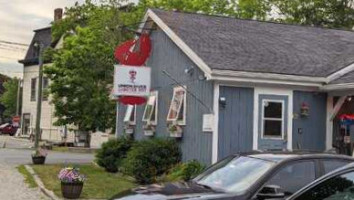 Union River Lobster Pot outside