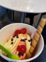 Yogurtland food