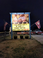 Beal's Old Fashioned Ice Cream outside