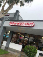 Doh-nut-hut outside