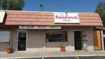 The Sandwich Shoppe outside